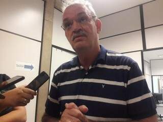 Secretário estadual de Saúde, Geraldo Rezende, durante entrevista pela manhã (Foto: Chico Ribeiro/Segov)