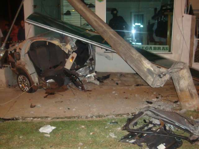 Pol&iacute;cia conclui que racha causou morte em avenida e indicia dois