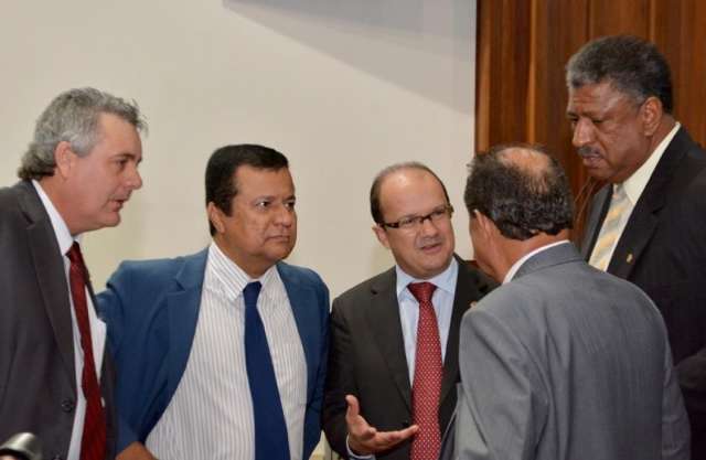 Governistas acusam PT de usar plateia e clima esquenta na Assembleia 