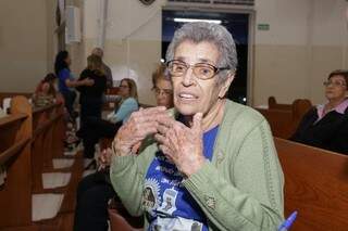 F&eacute; lota par&oacute;quia em celebra&ccedil;&atilde;o a Nossa Senhora de F&aacute;tima