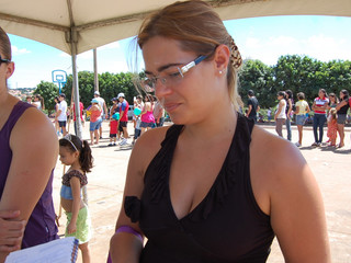 Milena Martins foi ao Parque para levar os dois filhos e reclama da situação encontrada (Foto: Simão Nogueira)