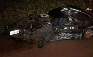 Corcel envolvido no acidente ficou destruído (Foto: Jovem Sul News) 