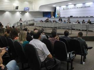 População acompanha sessão na Câmara Municipal de Campo Grande. (Foto: Marina Pacheco).