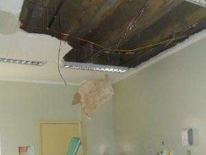 Forro desaba e maternidade do HU de Dourados &eacute; interditada