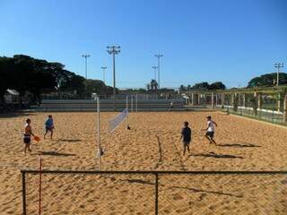 Tênis de praia começou a ser difundido no País há três anos. (Foto: Divulgação)