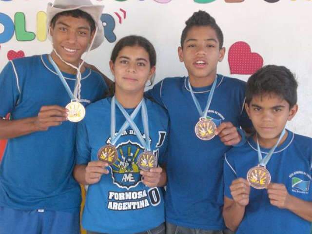  Alunos de escola estadual voltam com medalhas de torneio de Jud&ocirc; na Argentina