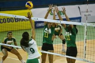 De uniforme verde, seleção de Mato Grosso do Sul venceu o Distrito Federal (Foto: Divulgação/CBV)