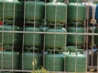 Gás de cozinha vendido em uma empresa em Campo Grande (Foto: André Bittar)