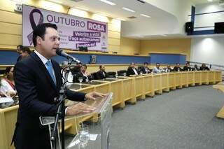 Presidente da Câmara, Flávio Cesar, enalteceu generosidade de Bernal (Foto:Divulgação)