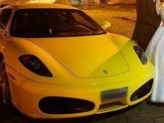 Família ficou conhecida em Mundo Novo por alto padrão de vida, incluindo Ferrari Amarela. (Foto: Reprodução/Facebook)