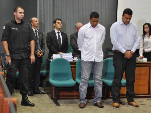  Fam&iacute;lia de jovem que morreu durante racha sai satisfeita de julgamento