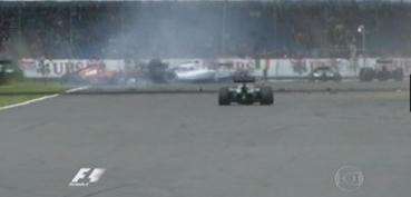 Hamilton vence em Silverstone; Massa deixa prova ap&oacute;s acidente