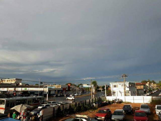 Domingo terá de céu claro a pancadas de chuva em todo o Estado