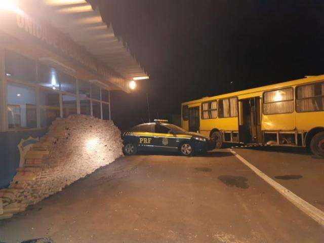 Mulher dirige &ocirc;nibus de MS ao PR com 1,8 t de maconha at&eacute; ser presa pela PRF