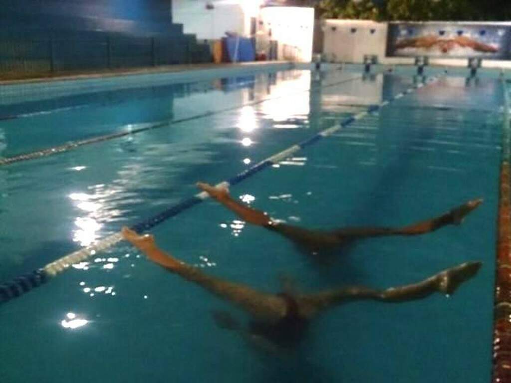 Balé aquático é nova modalidade para movimentar o corpo na piscina ...