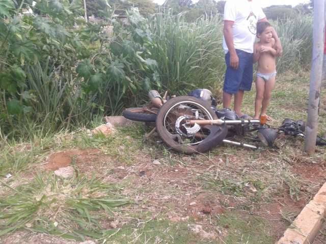 Pneu Estoura Motociclista Se Desequilibra E Cai Em Barranco De Rio