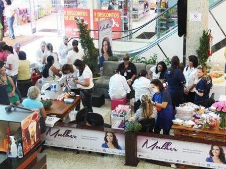 Espa&ccedil;o oferece servi&ccedil;os de beleza gratuitos em homenagem &agrave;s mulheres