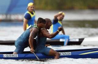 Erlon e Isaquias conquistaram a prata na canoagem (Foto: AFP)
