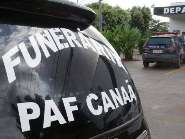 Corpo n&atilde;o identificado &eacute; encontrado com cadar&ccedil;o no pesco&ccedil;o na beira de c&oacute;rrego