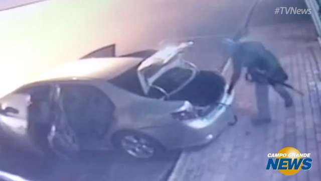 Bandidos que explodiram banco s&atilde;o flagrados por c&acirc;meras de seguran&ccedil;a
