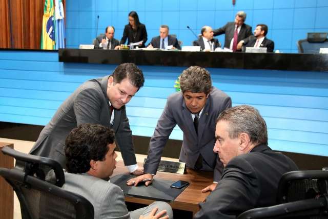 Deputados aprovam prorroga&ccedil;&atilde;o de abono de R$ 200 a servidores estaduais