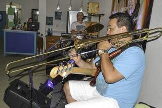Música boa e ao vivo no Tiradentes.