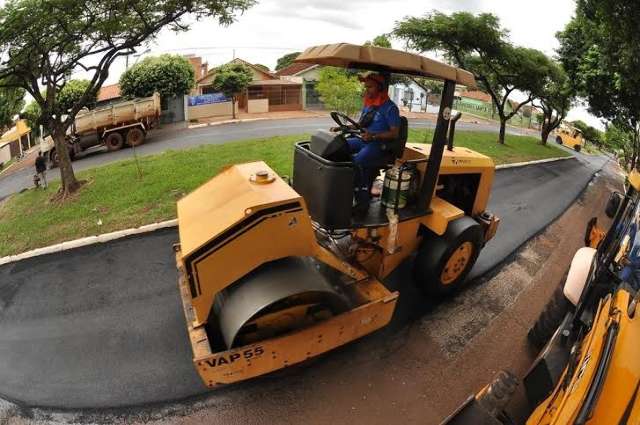 Prefeito de Dourados inicia recapeamento com recursos pr&oacute;prios de R$ 52 milh&otilde;es