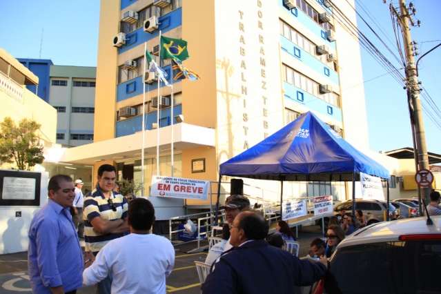 Servidores do judici&aacute;rio federal param e pedem at&eacute; 78,5% de aumento