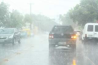 Sexta-feira de chuva em Campo Grande. (Foto: Marcos Ermínio)