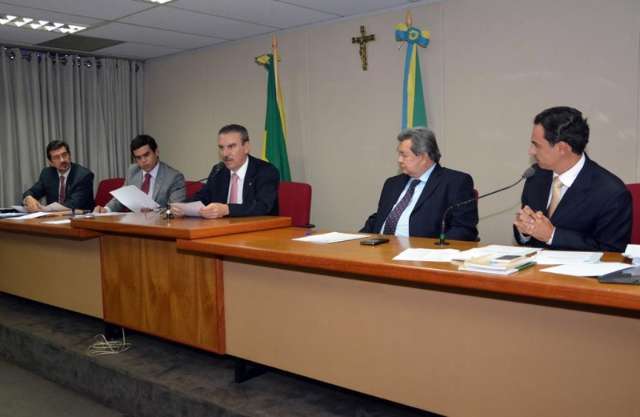 Deputados v&atilde;o a Bras&iacute;lia ap&oacute;s feriado se reunir com bancada e Aneel