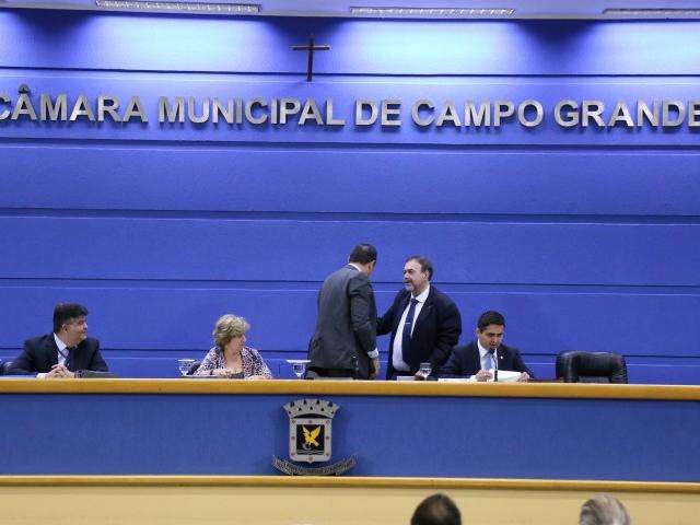 Justi&ccedil;a estica prazo da C&acirc;mara e reajuste de servidores segue indefinido