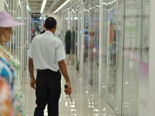 Lojistas do 26 de Agosto aprendem gest&atilde;o para fazer shopping vingar