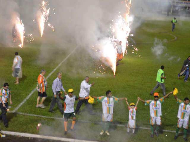  Naviraiense goleia Misto por 4 a 1 e est&aacute; na final do Campeonato Estadual