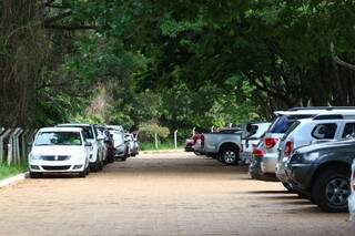 Estacionamento da governadoria não tem vigilantes e fica deserto a maior parte do tempo (Foto: André Bittar)