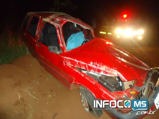 Uno colide com outros dois ve&iacute;culos, capota e mata jovem na BR-060