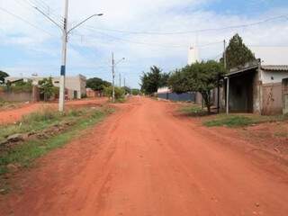 Ruas de terra são padrão antigo no bairro Nova Lima (Foto: Divulgação/PMCG)