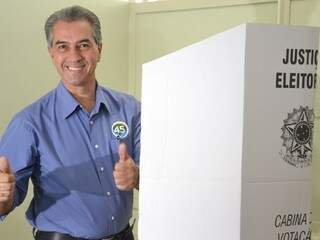 Azambuja votou na Escola Estadual Lúcia Martins Coelho