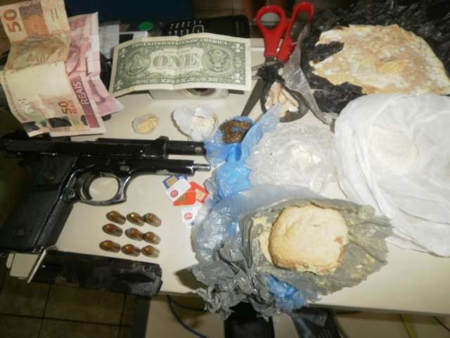Casal &eacute; preso com pistola e 500 gramas de pasta base no Nova Lima