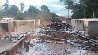 Grupo terrorista paraguaio invade fazenda, mata guarda e queima carros