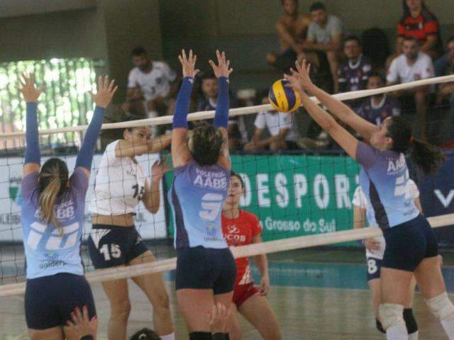 Copa Pantanal de v&ocirc;lei ter&aacute; tr&ecirc;s jogos neste domingo na Capital