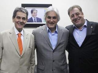 Delcídio da Amaral posa com presidente do PTB, Roberto Jefferson, e deputado estadual Neno Razuk (Foto: Felipe Menezes/PTB Nacional)