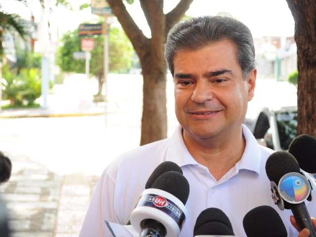Nelsinho se re&uacute;ne com Andr&eacute; para votar e diz que PMDB se mant&eacute;m forte