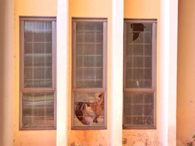 Reincidente, &ldquo;acumuladora&rdquo; com casa que traz risco &agrave; sa&uacute;de paga fian&ccedil;a 