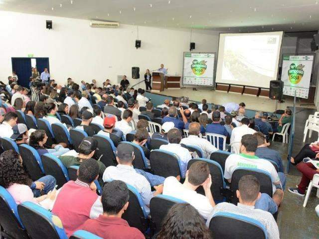 Alta produtividade da soja &eacute; tema de debate no interior do Estado