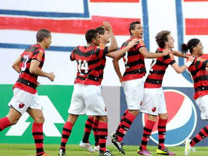  Em confronto de seis gols, Bahia e Flamengo empatam em Salvador