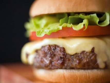 No Dia Mundial do Hambúrguer, lanchonetes dão desconto de até R$ 10 no sanduíche