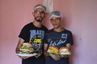 Diego e Diogo são os irmãos que estão por trás da VanBean Lanches. (Foto: Thaís Pimenta)