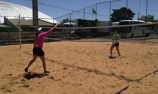 Atletas do beach tennis de MS viajam ao Paran&aacute; para disputa de torneio