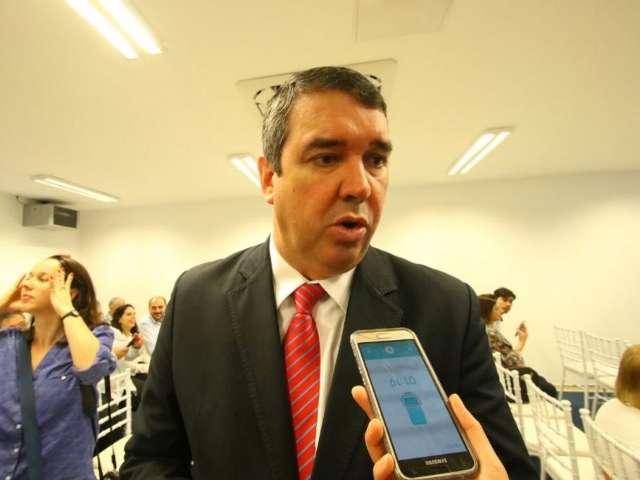 Prioridade &eacute; 13&ordm;, diz secret&aacute;rio sobre negocia&ccedil;&atilde;o salarial com servidores