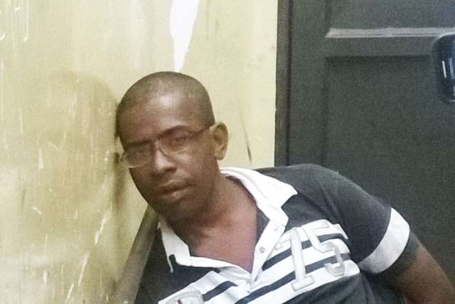 Homem &eacute; detido com drogas e dinheiro no Jardim Tijuca